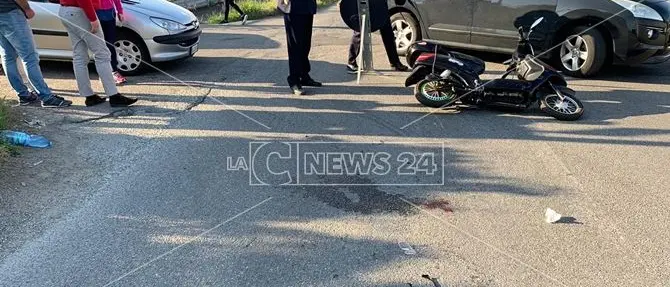 Rende, scontro tra un'auto e uno scooter: un ferito