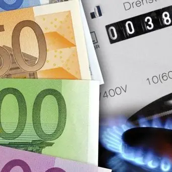 Bollette meno care dal primo aprile: scende il costo di elettricità e gas