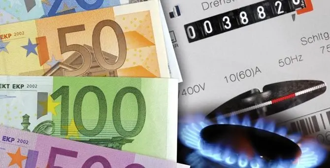 Bollette meno care dal primo aprile: scende il costo di elettricità e gas