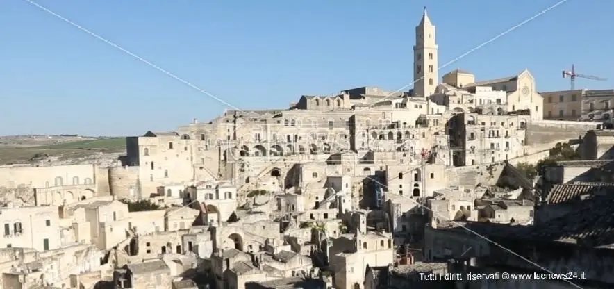 Gli abeti illuminati della Naca di Davoli incantano anche Matera 2019