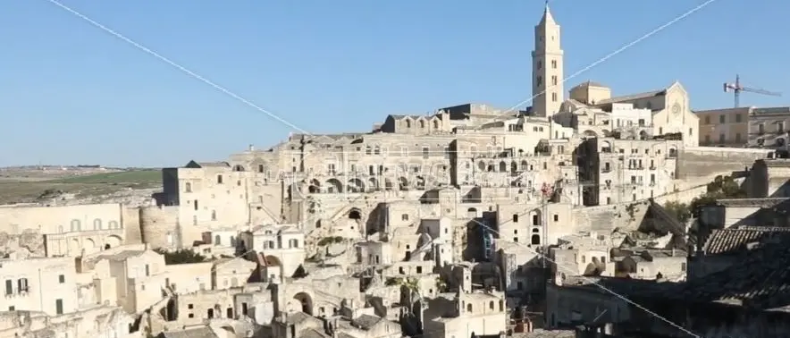 Gli abeti illuminati della Naca di Davoli incantano anche Matera 2019