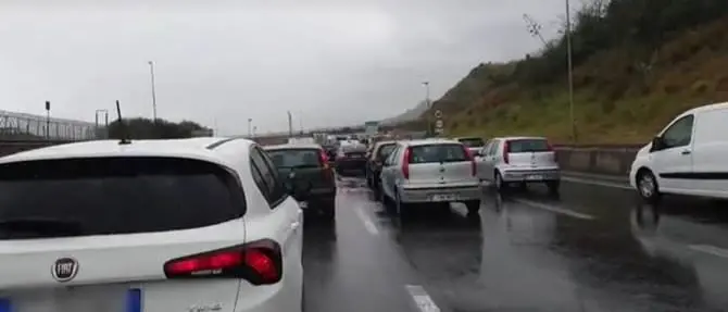 Tamponamento a catena, traffico in tilt allo svincolo di Reggio