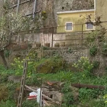 Neonato seppellito in giardino, le indagini: autopsia e interrogatori