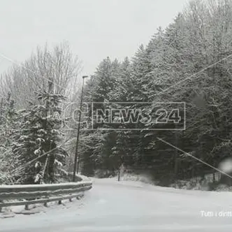 Il lungo inverno della Sila, nevica oltre i mille metri