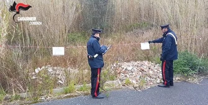 Belvedere Marittimo, sequestrata area con rifiuti speciali