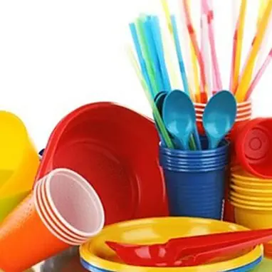 Vietata la plastica monouso, voto storico al Parlamento europeo
