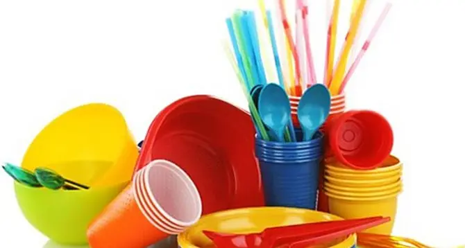 Vietata la plastica monouso, voto storico al Parlamento europeo