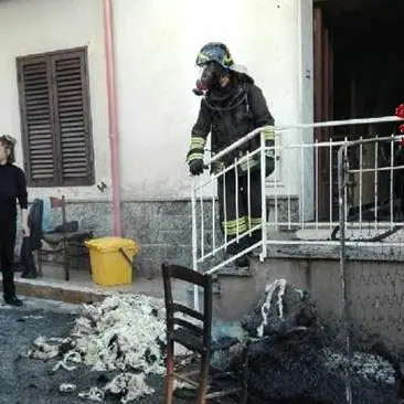 Incendio in un'abitazione nel Vibonese, ferito 81enne