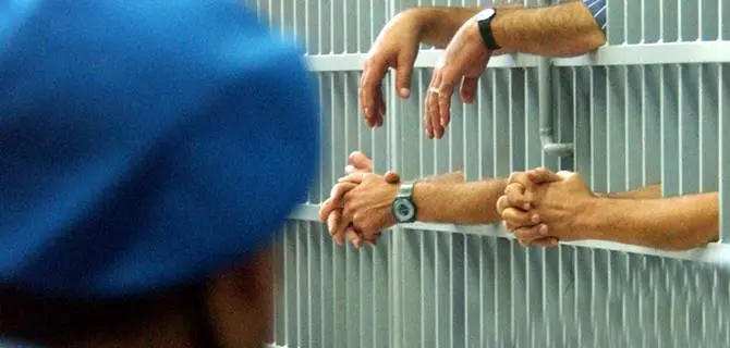 Agenti aggrediti da due detenuti nel carcere minorile di Catanzaro