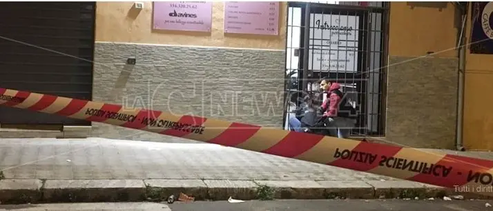 Bersagliato da decine di colpi d'arma da fuoco centro estetico appena inaugurato