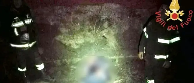 Cade in un canale sul lungomare di Soverato, 80enne salvato