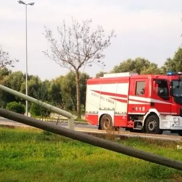 Lamezia, cercano di rubare cavi di rame abbattendo i pali della rete telefonica