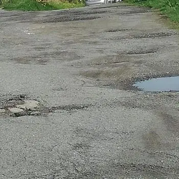 Strade groviera a Castrolibero, l'opposizione denuncia: «Regna il degrado»