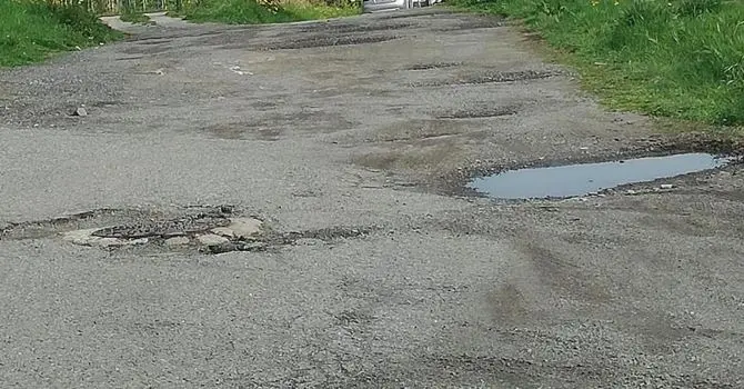 Strade groviera a Castrolibero, l'opposizione denuncia: «Regna il degrado»