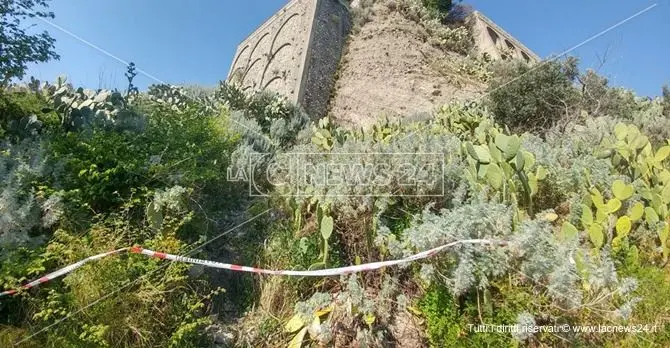 Cadavere decapitato a Simeri, oggi l'autopsia sul corpo