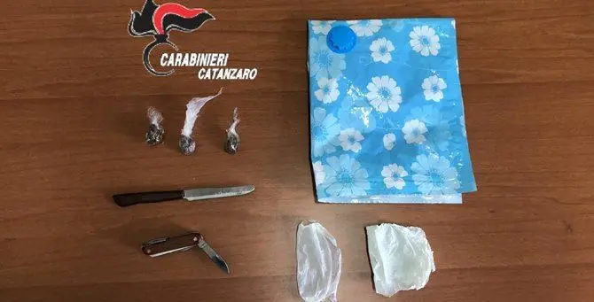 Trovato con la droga in casa, scattano le manette per un 35enne