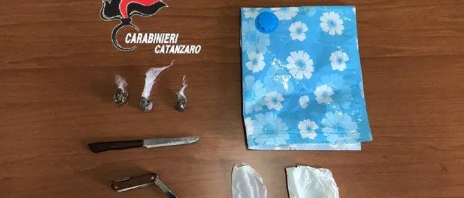Trovato con la droga in casa, scattano le manette per un 35enne