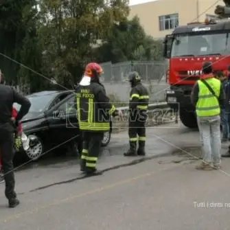 Incidente mortale a Catanzaro, 47enne finisce in un canale con l'auto