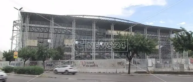 Lotta alla contraffazione nel mondo del calcio, sequestri a Crotone