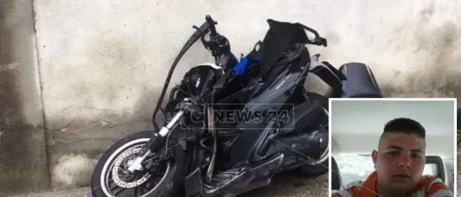 Ancora sangue sulla 106, 21enne muore schiantandosi con lo scooter