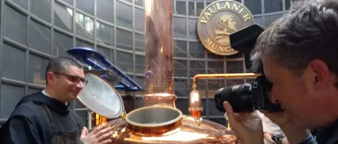 Dalla Germania a Paola per i 500 anni: la birra di San Francesco torna a casa