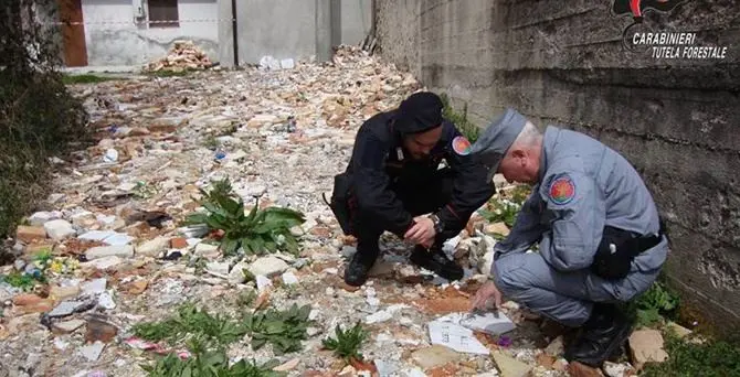 Resti umani e indumenti tra i rifiuti cimiteriali, una denuncia a Serra San Bruno