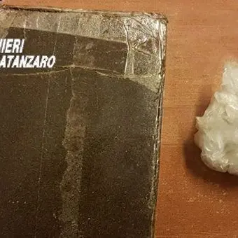 Catanzaro, scoperto deposito di droga in viale Isonzo