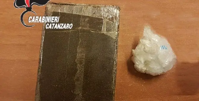 Catanzaro, scoperto deposito di droga in viale Isonzo