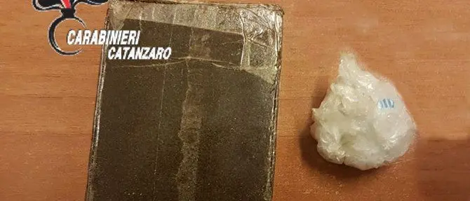 Catanzaro, scoperto deposito di droga in viale Isonzo
