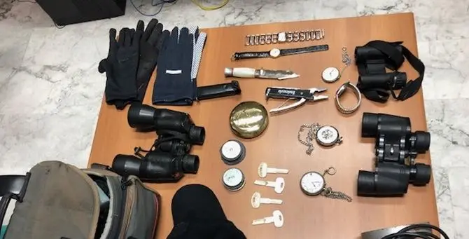 Reggio, sorpresi con attrezzi e refurtiva: espulsi tre georgiani