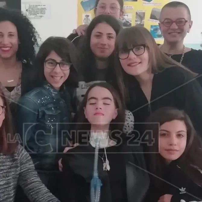 In gita con Marica, compagni come fratelli per la studentessa sulla sedia a rotelle