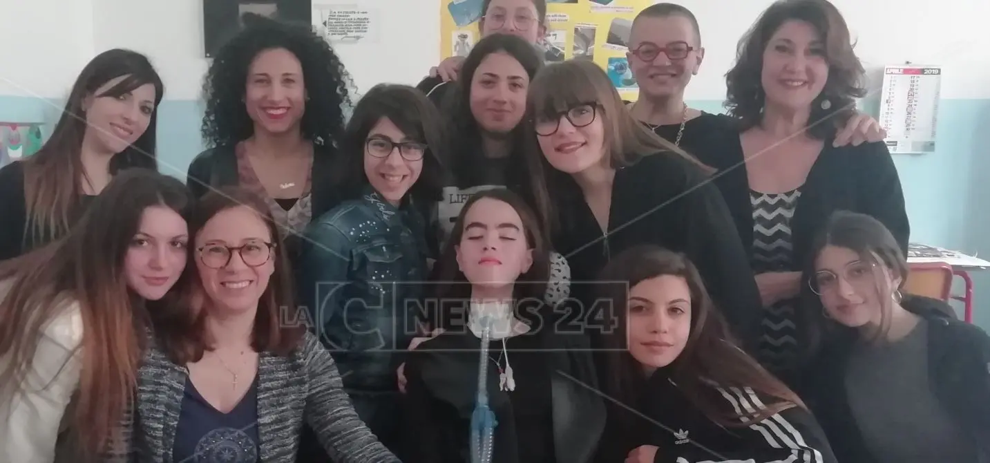 In gita con Marica, compagni come fratelli per la studentessa sulla sedia a rotelle