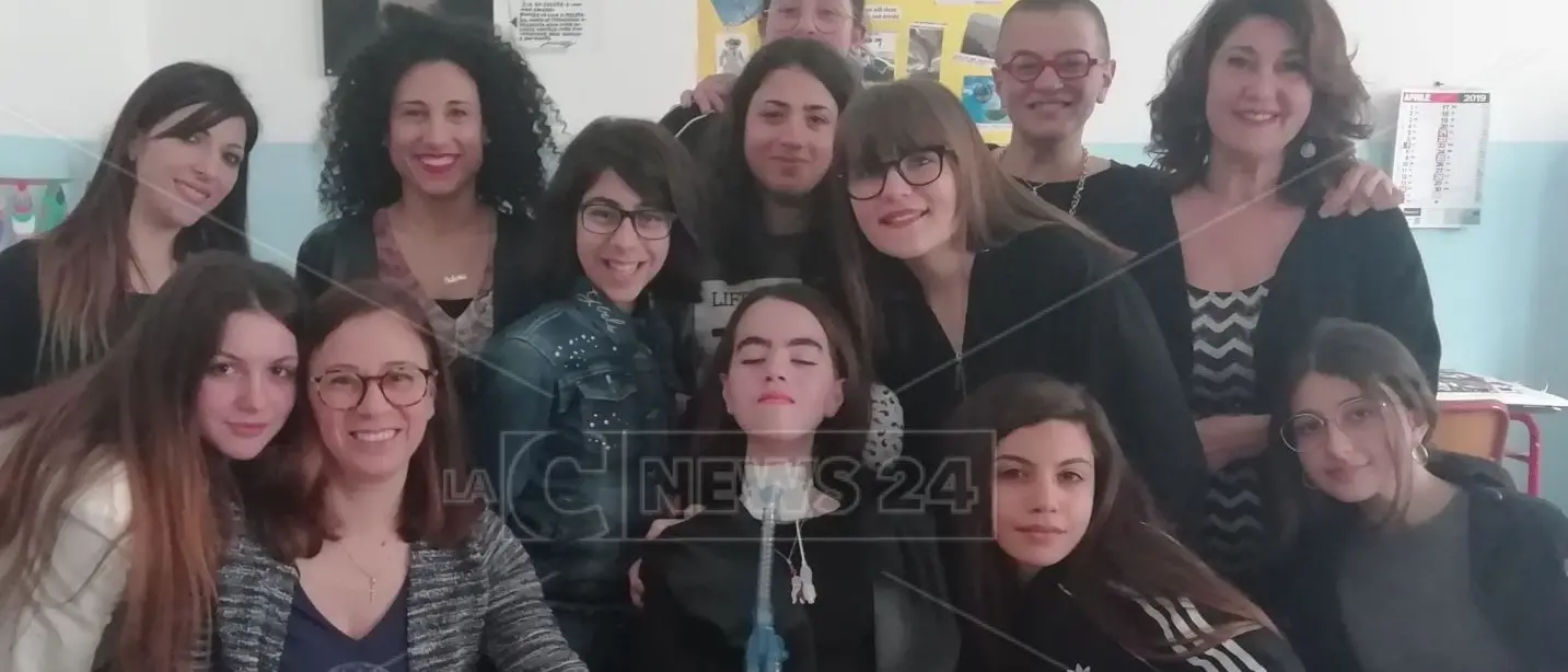 In gita con Marica, compagni come fratelli per la studentessa sulla sedia a rotelle