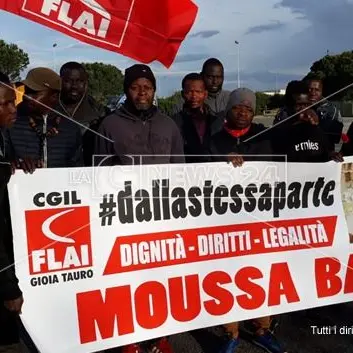 L'ultimo viaggio di Moussa Ba morto nel rogo della baraccopoli