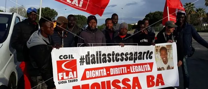 L'ultimo viaggio di Moussa Ba morto nel rogo della baraccopoli