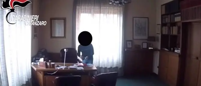 Studio legale usato come un bancomat, arrestato ladro seriale