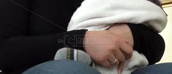 Lamezia, nel reparto di Neonatologia mancano medici, infermieri e… garze