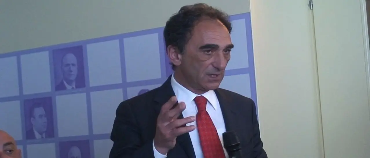 Provincia di Catanzaro, Abramo ostenta il milione risparmiato