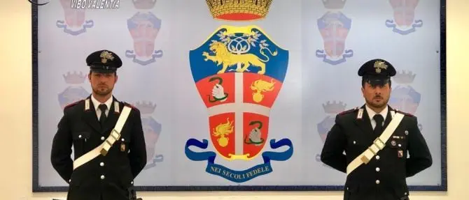 Mileto, trovate armi e munizioni da guerra in un capannone