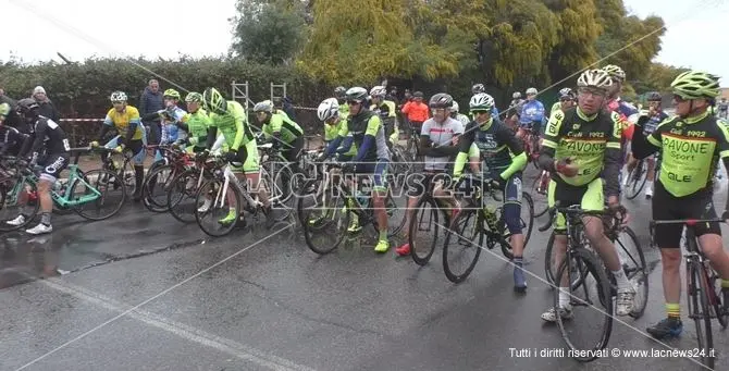 Il trofeo Città di Crotone sfida la pioggia e il freddo, successo per la manifestazione ciclistica