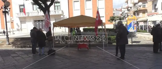 Diritti dei cittadini, anche l'Inca di Crotone in piazza per la Giornata della tutela (VIDEO)