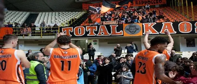 BASKET | Viola, vittoria fondamentale a Siena (VIDEO)