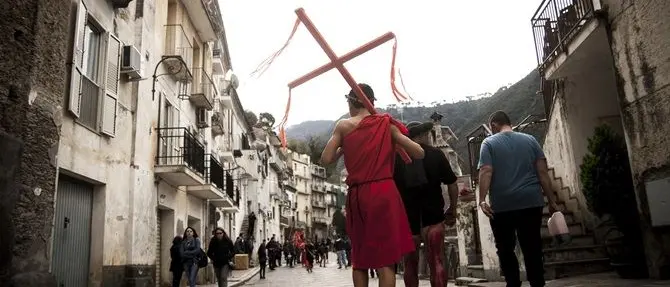 La Passione rivive nel rito dei “Vattienti” di Nocera, una mostra a Praia a Mare