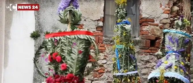 Le “Pupazze”, l’antico rito della processione delle Palme si rinnova a Bova (VIDEO)
