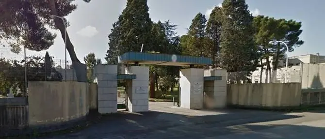 Lavori alla caserma “Razza”, muore operaio