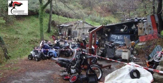 Rifiuti speciali, sequestrata un'area adibita a discarica abusiva a Taverna