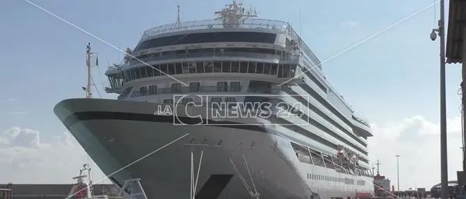 A Crotone sbarcano 600 turisti americani, riparte la stagione crocieristica (VIDEO)