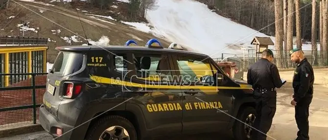 Camigliatello, cinque motoslitte sequestrate dalla Finanza