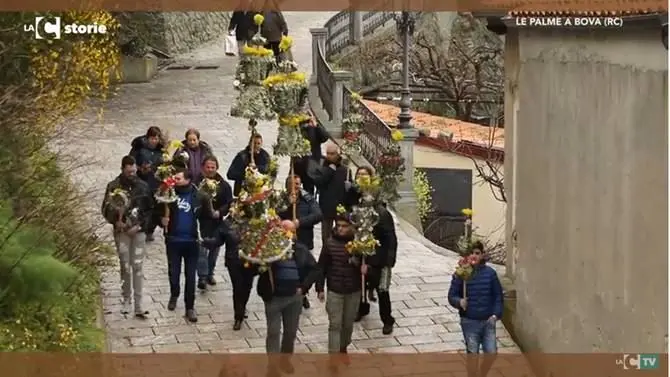 Le Palme a Bova, riti cristiani e miti antichi in vista della Pasqua (VIDEO)