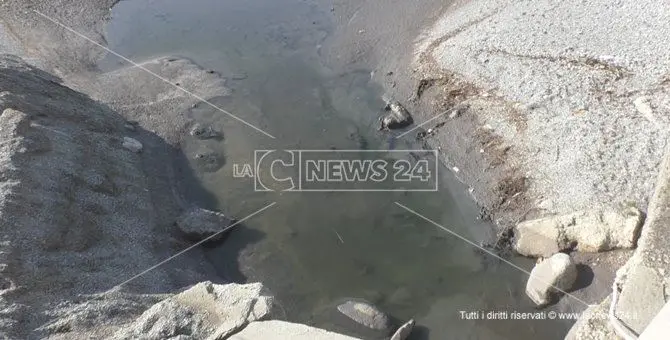 Sversamento fognario sulla spiaggia di Catanzaro Lido